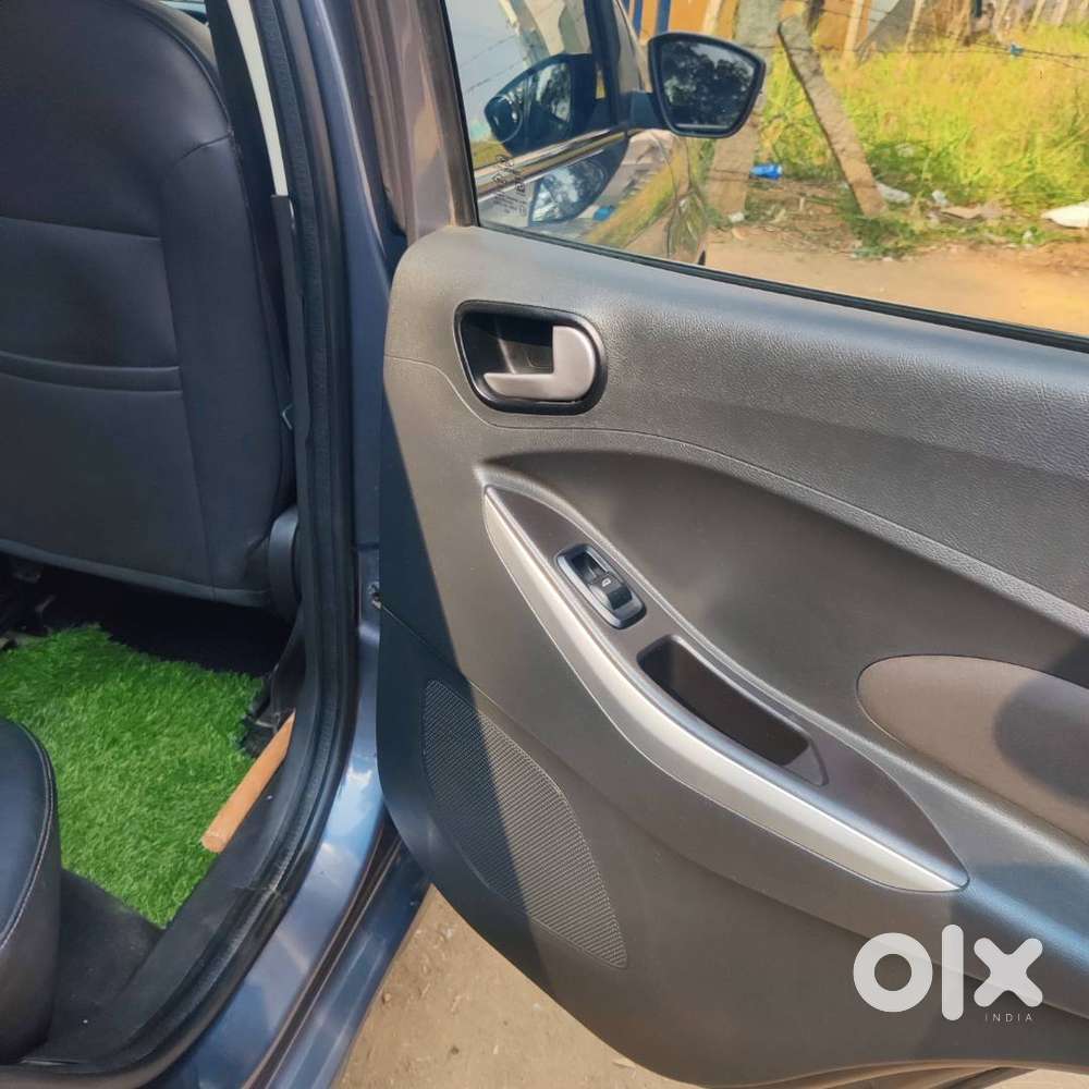 Ford Figo Titanium 1.2 Petrol Mt   2017