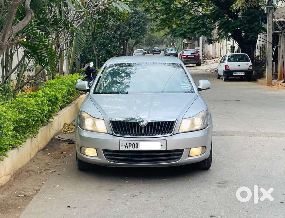 Skoda Laura Ambiente 2.0 Tdi Cr Automatic, 2010, Diesel