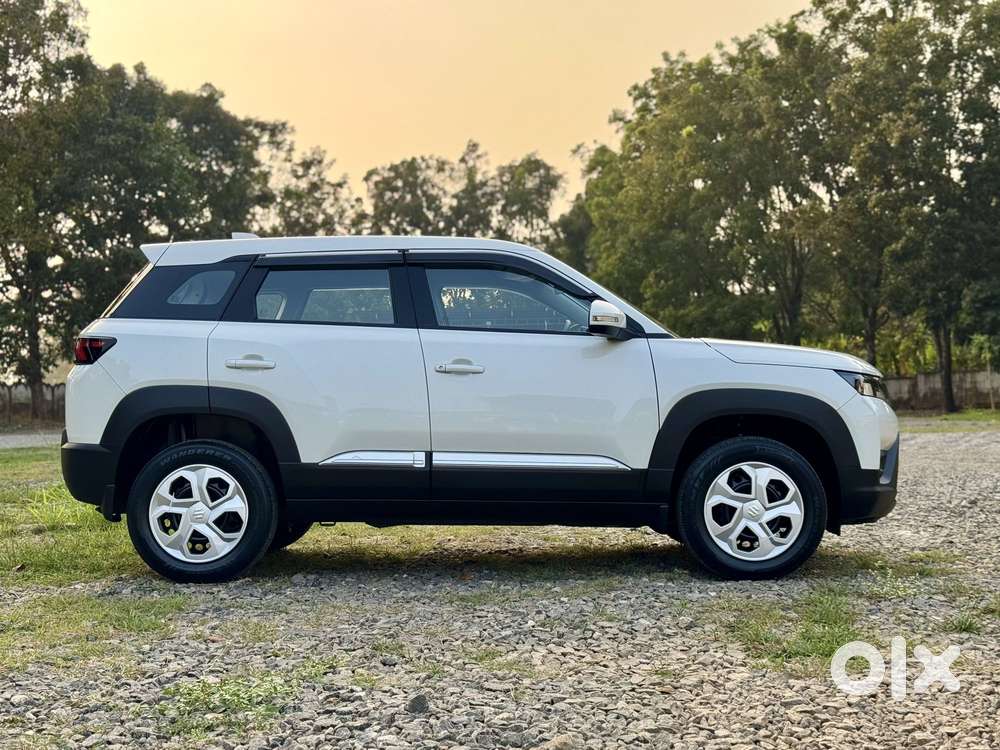Maruti Suzuki Brezza 1.5 Lxi Smart Hybrid, 2024, Petrol