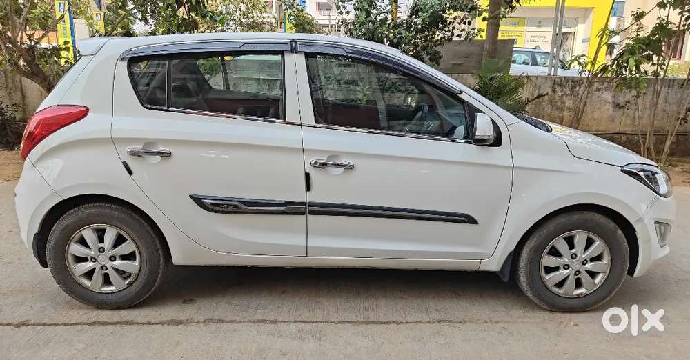 Hyundai I20 2013 Diesel 105000 Km Driven Well Maintained.