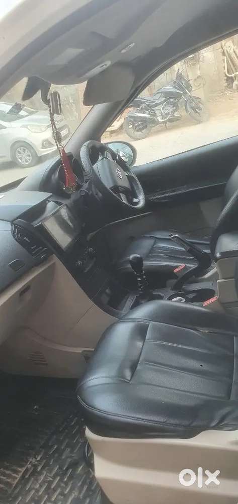 Mahindra Xuv 500 17 Model Urgent Sale