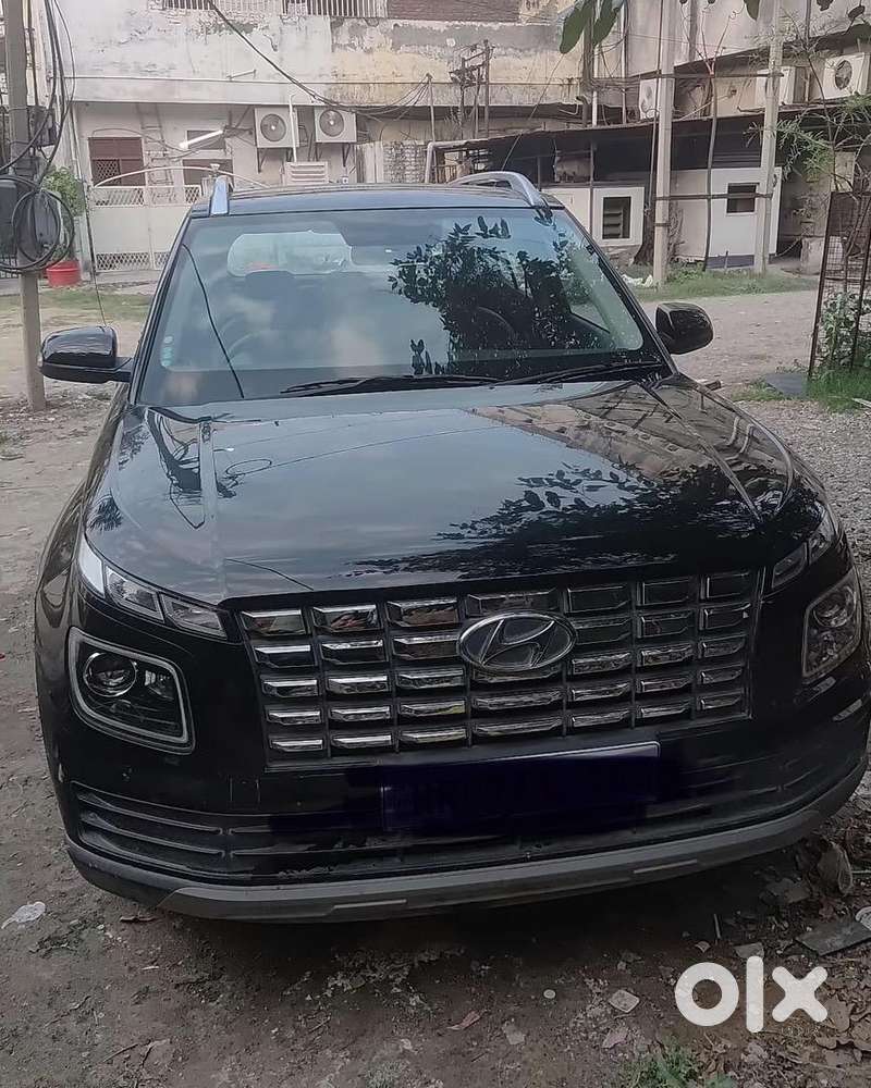 Hyundai Venue 2023 Petrol Well Maintained
