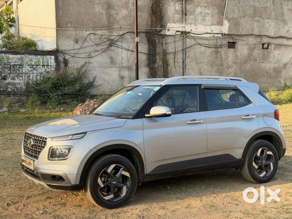 Hyundai Venue 2019 Sunroof Automatic Alloys Wheels Push Button Start