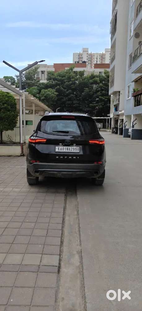 Tata Safari Top End Diesel Red Dark Edition 2023