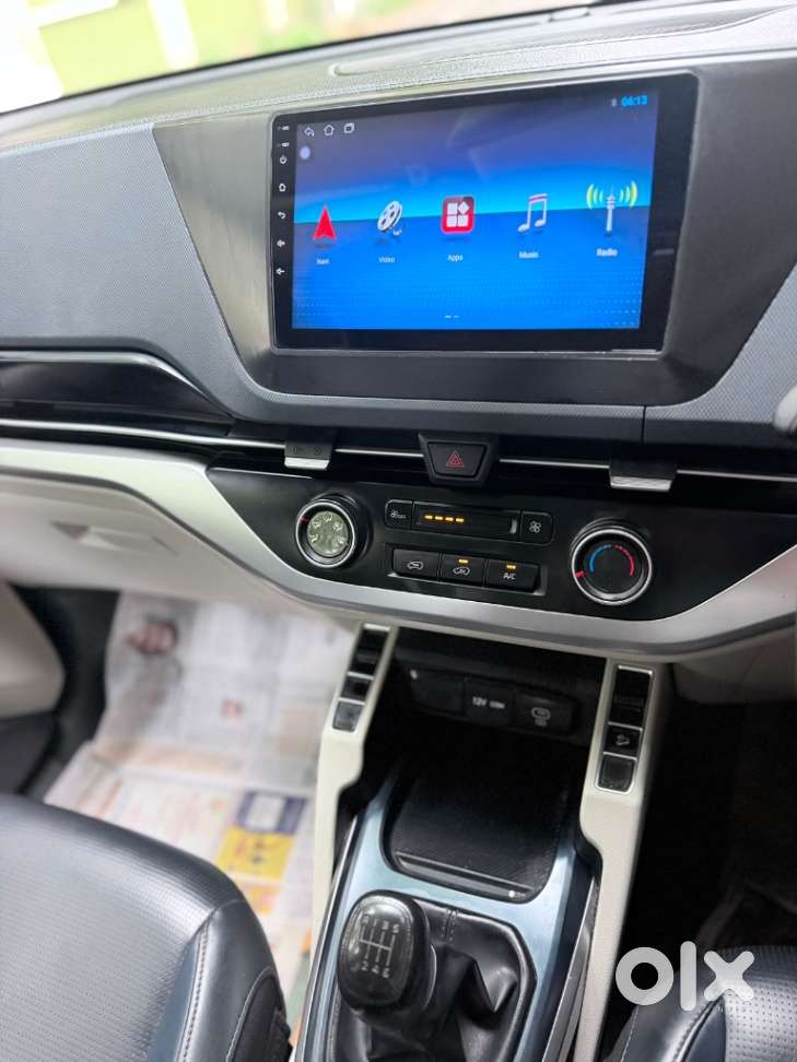 Kia Carens G 1.5 6mt Premium (o) 7-seater, 2023, Petrol