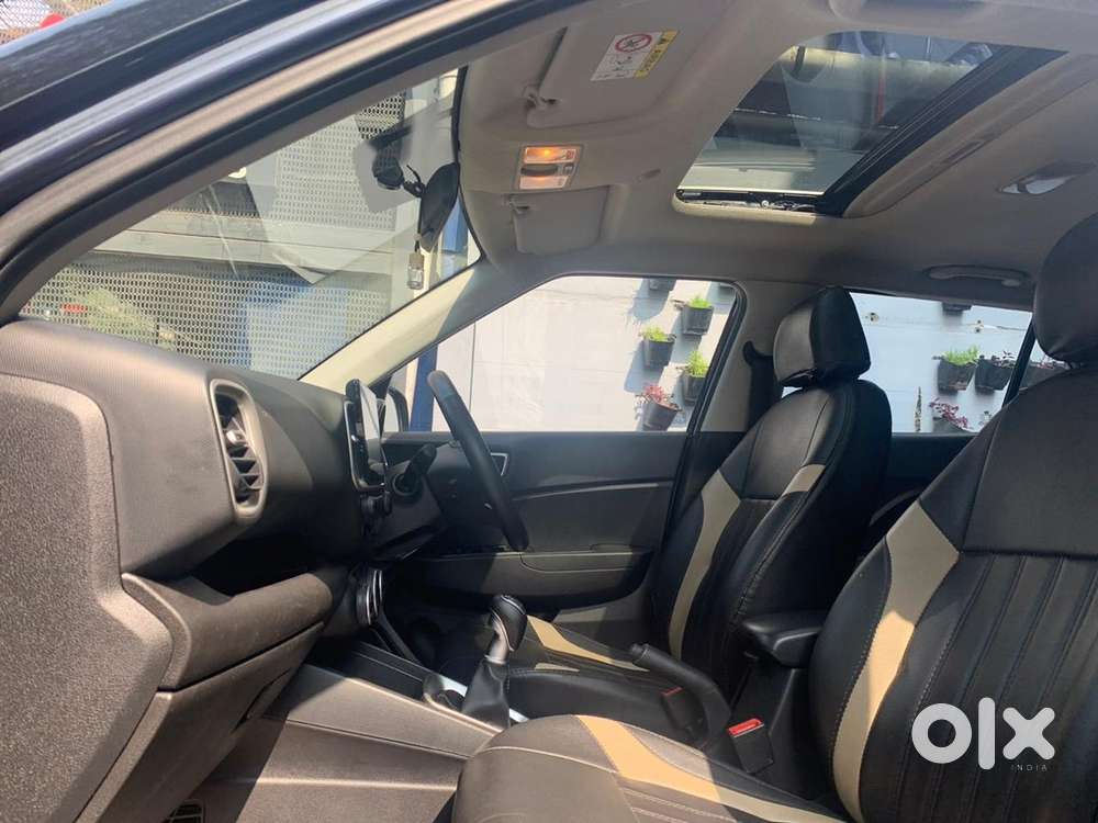 Full Option Hyundai Venue Petrol 2021 Well Maintained