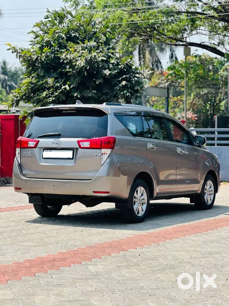 Toyota Innova Crysta 2016