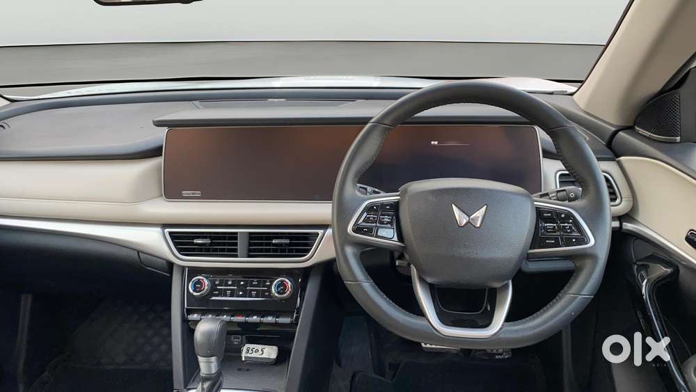 Mahindra Xuv700 2.0 Ax 7 Petrol At Luxury Pack Str, 2023, Petrol