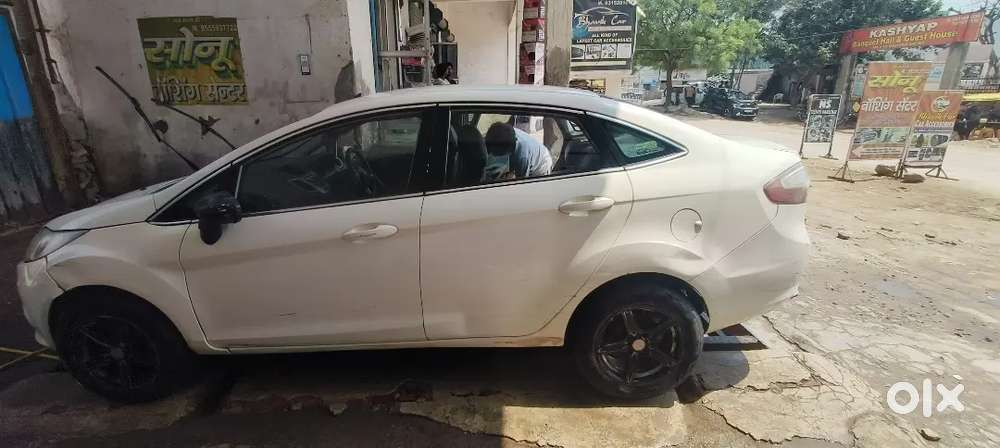 Ford Fiesta 2013 Petrol 64000 Km Driven