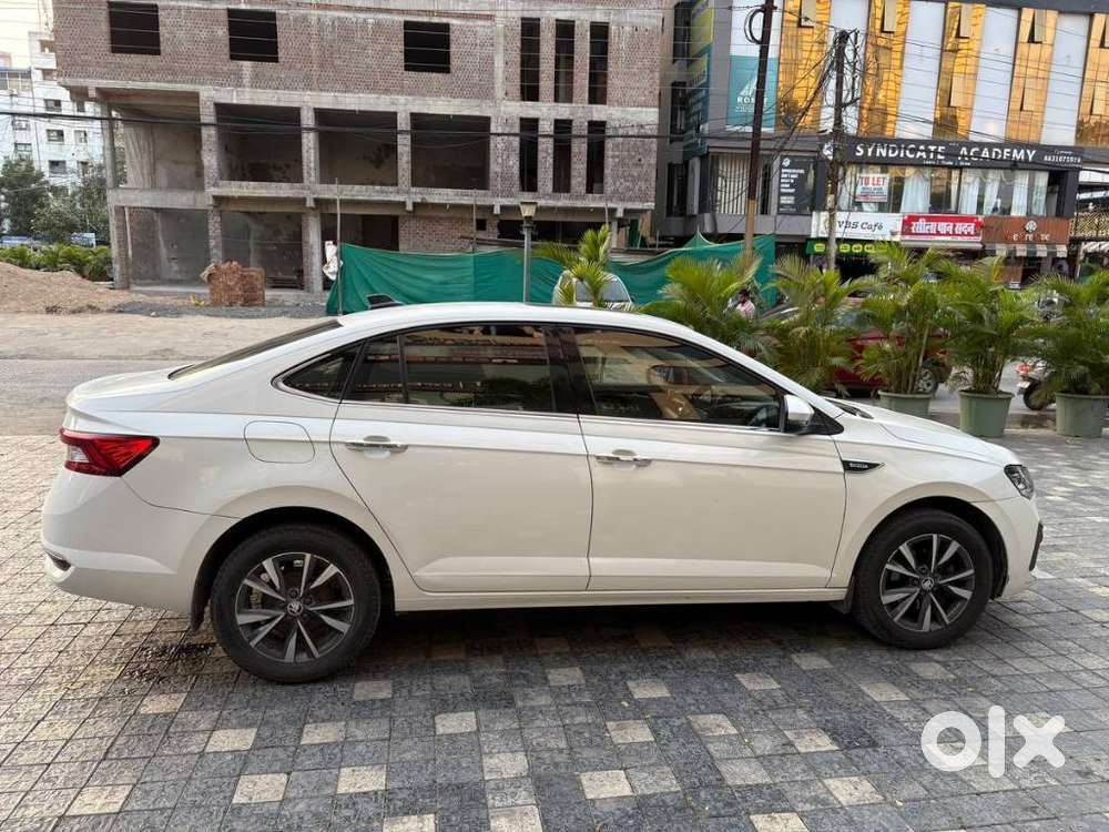 Skoda Slavia 1.0 Tsi Style At, 2023, Petrol