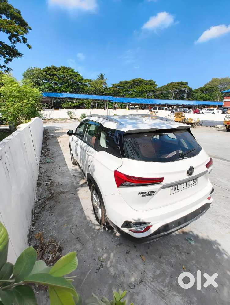 Mg Hector Plus 2021 Petrol 33200 Km Driven