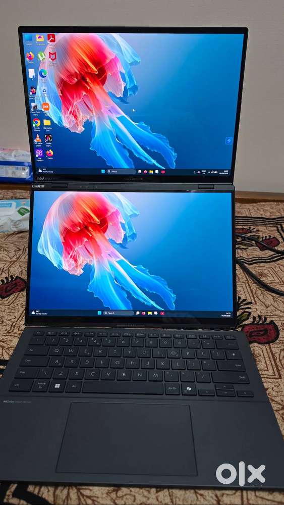 ASUS Zenbook DUO (UX8406) - 32GB RAM, 1TB Harddisk