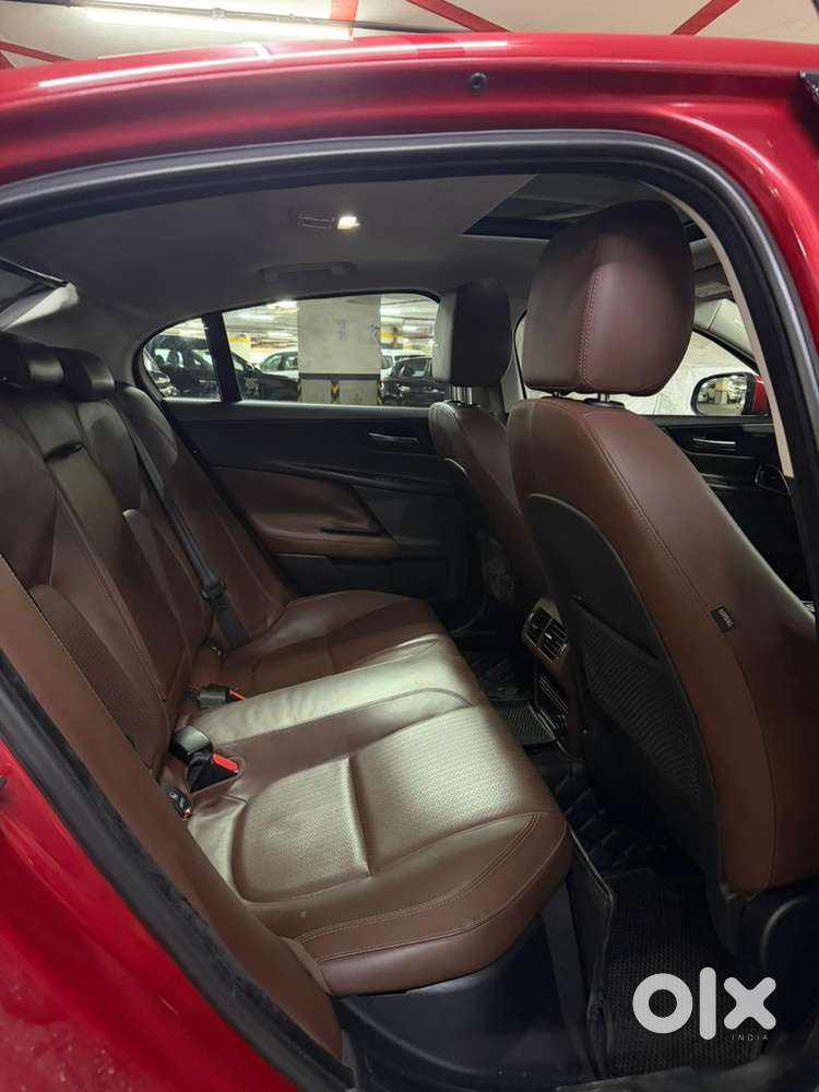 Jaguar Xe Portfolio, 2017, Petrol