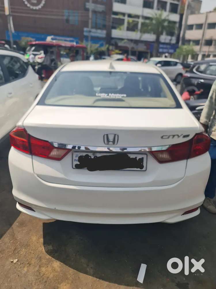 Honda City Diesel White With Sun Roof In Mint Condition.
