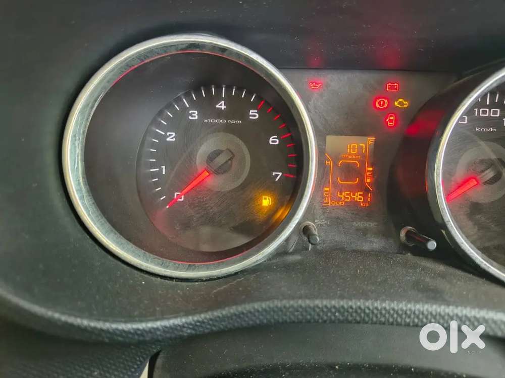 Mahindra Tuv 300 T8