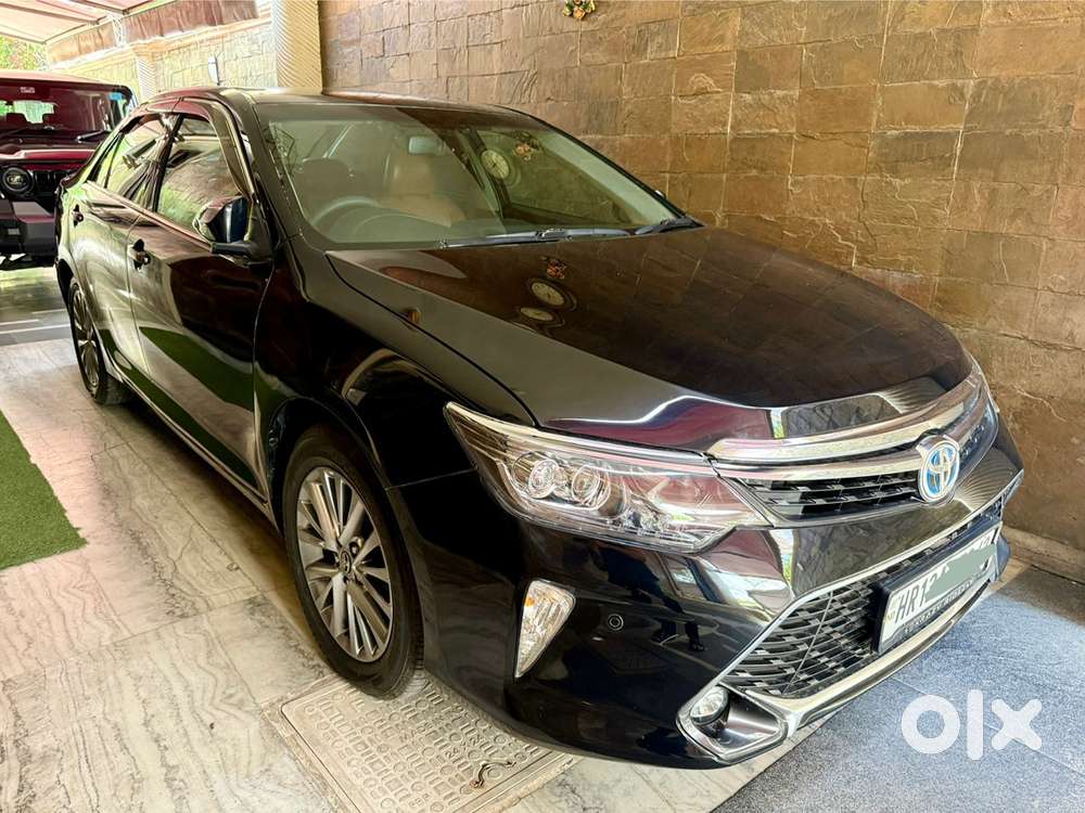 Toyota Camry Hybrid 2018 Km Driven