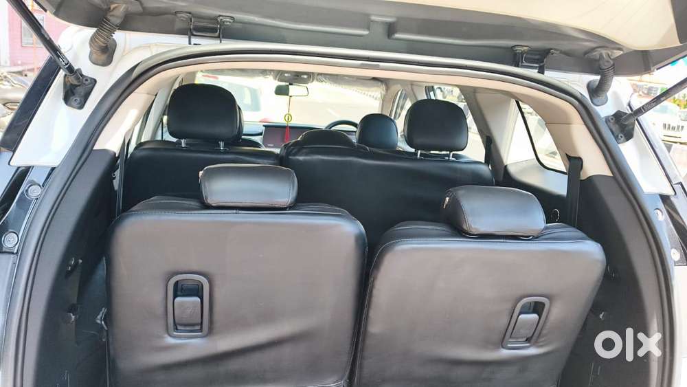 Mahindra Xuv700 2.0 Ax 5 Petrol Mt 7 Str, 2022, Petrol