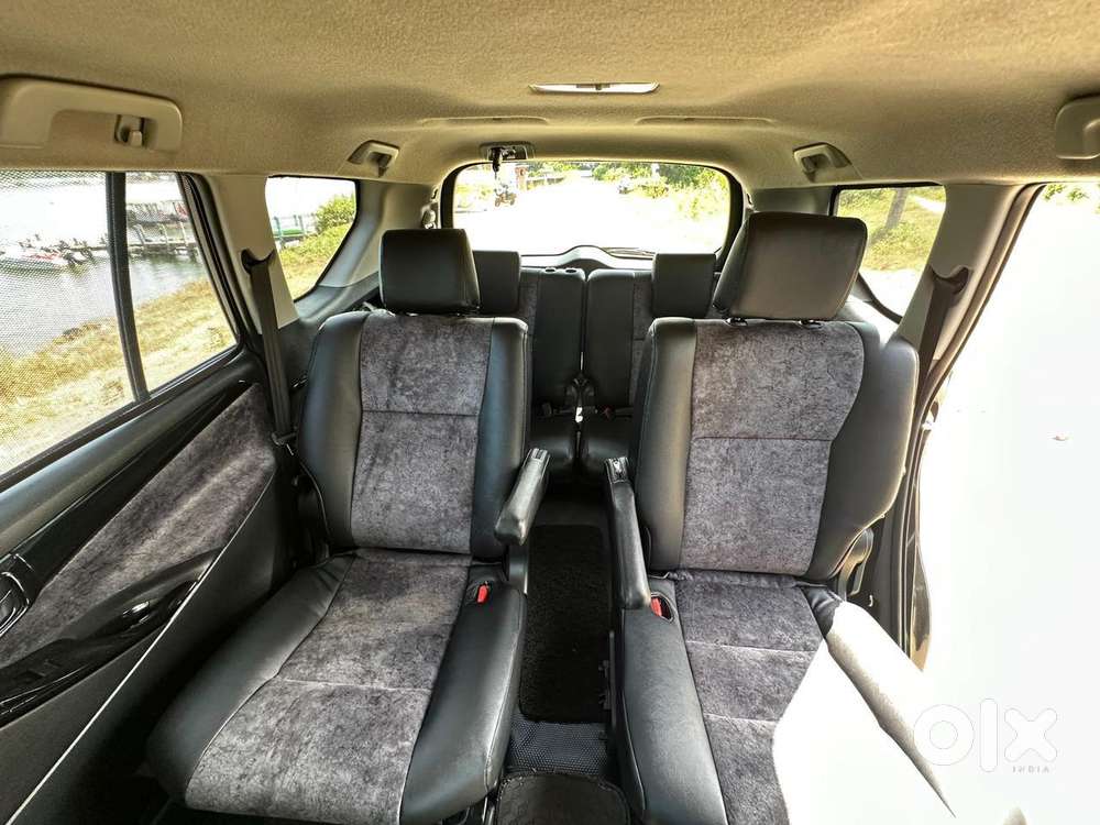 Toyota Innova Crysta 2.4 G Plus Mt 8 Str, 2021, Diesel