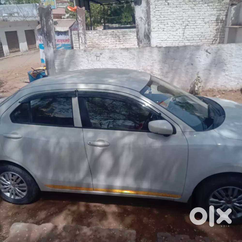 इसमें बैक कैमरा और एलईडी है और इंश्योरेंस भी पूरा है और परमिट कंप्लीट