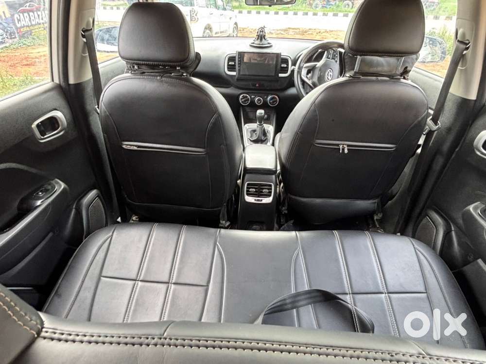 Hyundai Venue Petrol Mt 9000