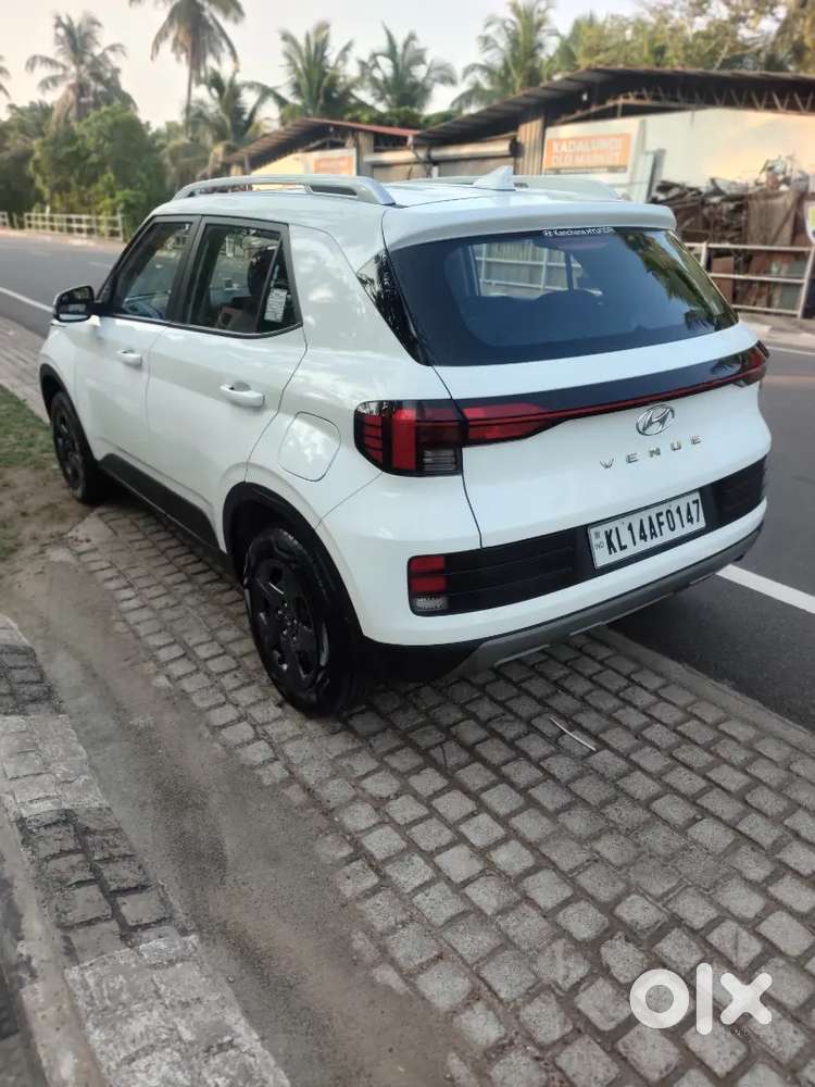 Hyundai Venue 2024 Diesel 7200 Km Driven