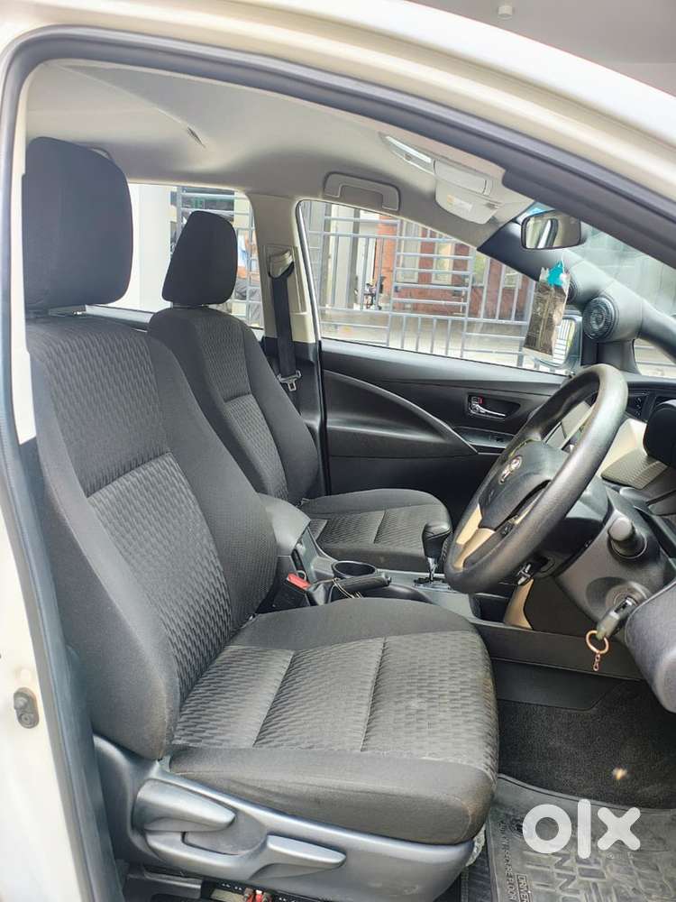 Toyota Innova Crysta 2.8g At 2019