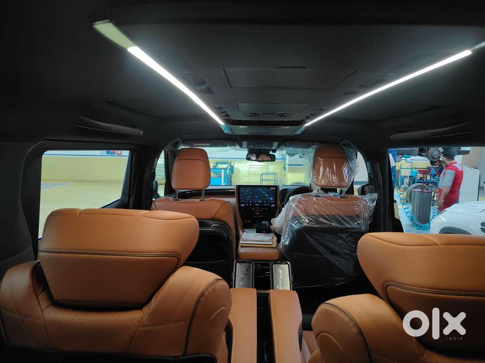 Toyota Vellfire Vip – Executive Lounge, 2025, Petrol
