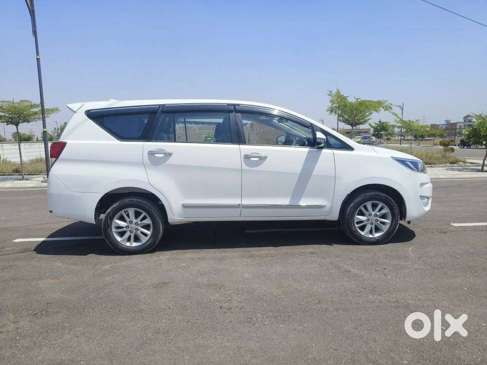 Toyota Innova Crysta 2.4 G Mt, 2023, Diesel