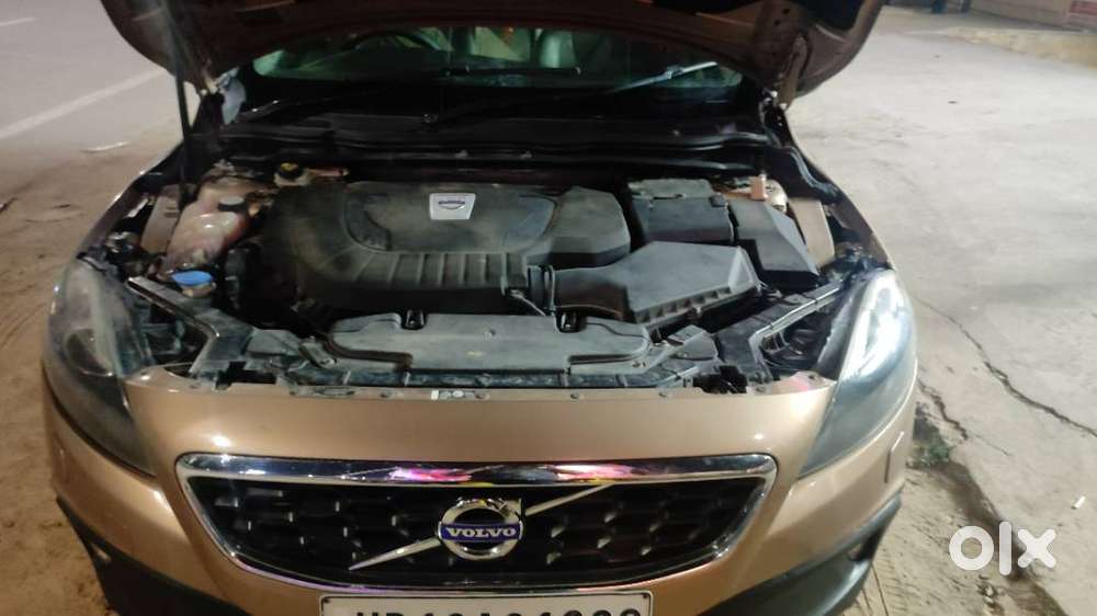 Volvo V40 Cross Country 2013 Diesel Well Maintained