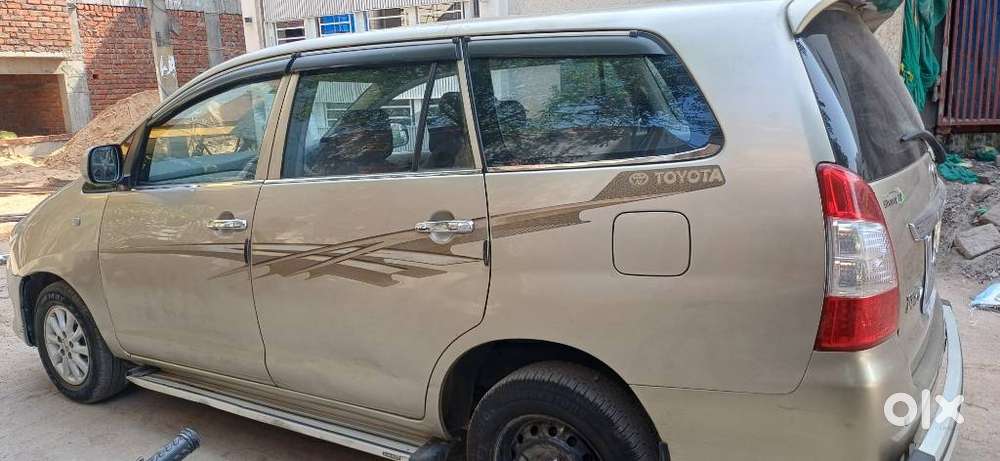 Toyota Innova 2.5 G (diesel) 8 Seater, 2011, Diesel