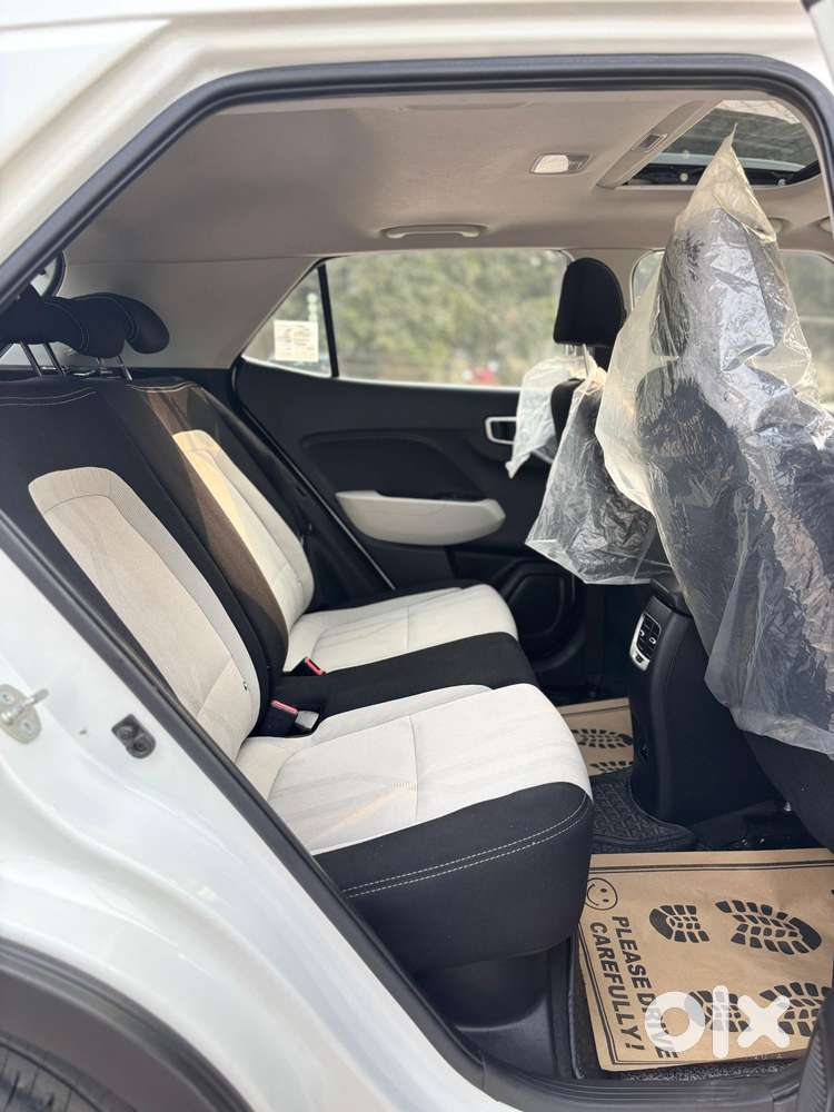 Hyundai Venue Sx Mt, 2023, Petrol