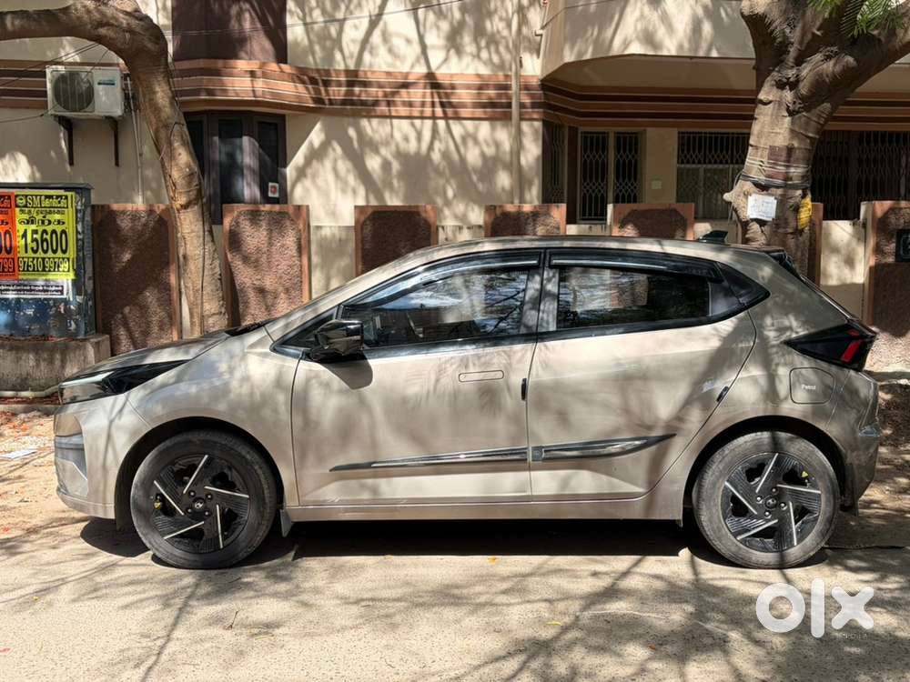 Tata Altroz Petrol/cng Manual 2025 Top End