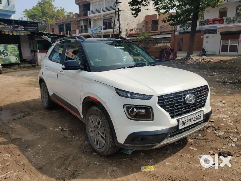 Hyundai Venue Sx Dual Tone October-2021 With All Top Model Features