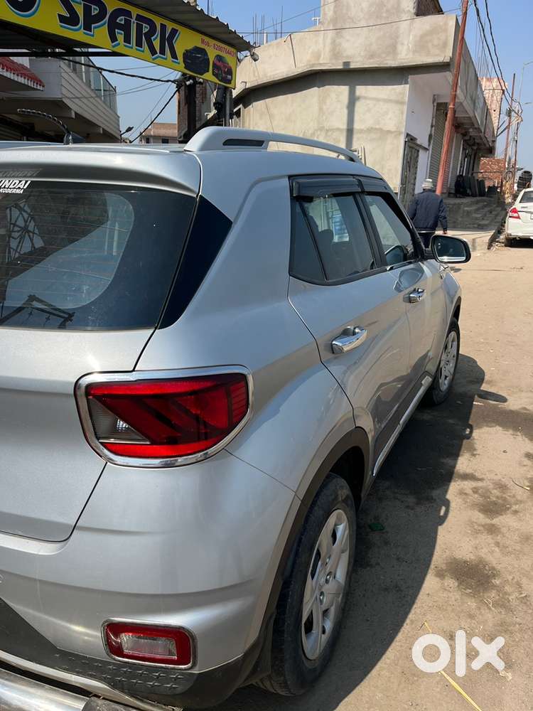 Hyundai Venue Petrol Manual 2021