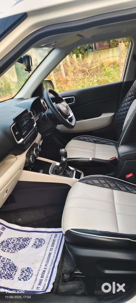 Hyundai Venue 2024 Petrol 28000 Km Driven