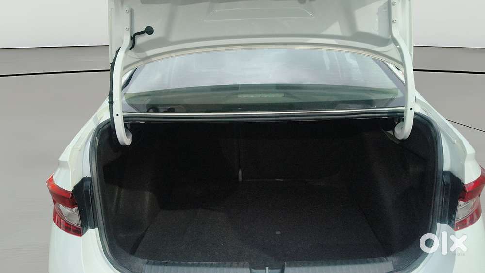 Skoda Slavia Style 1.0l Tsi Mt, 2022, Petrol