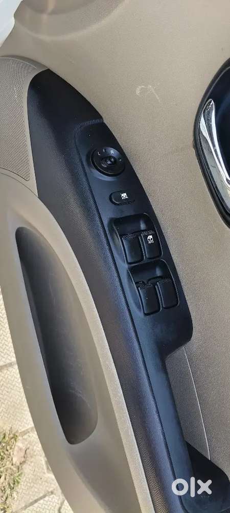 Hyundai I10 Sportz 2013 1st Owner Petrol Cng New Tayar Bima Valid