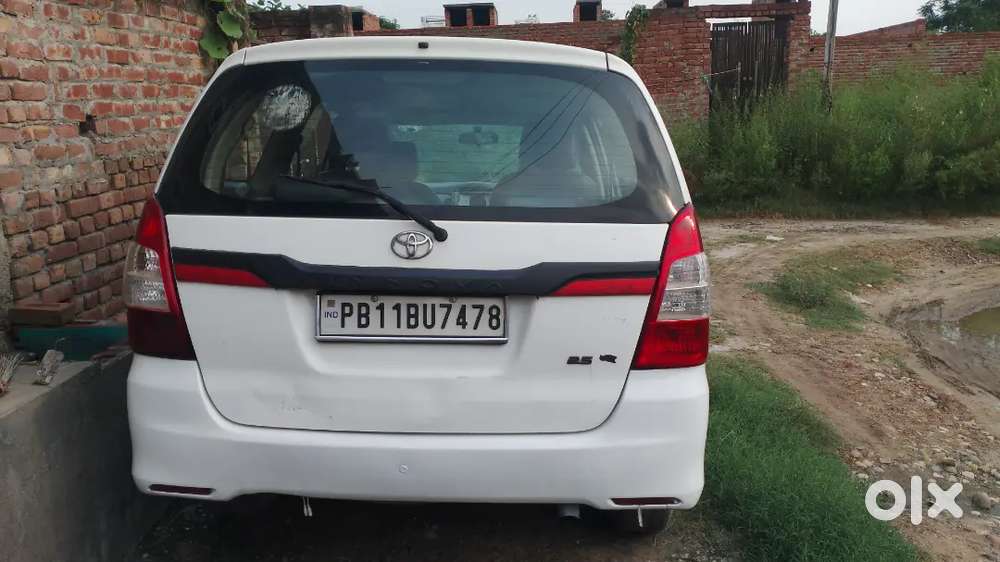 Toyota Innova 2012