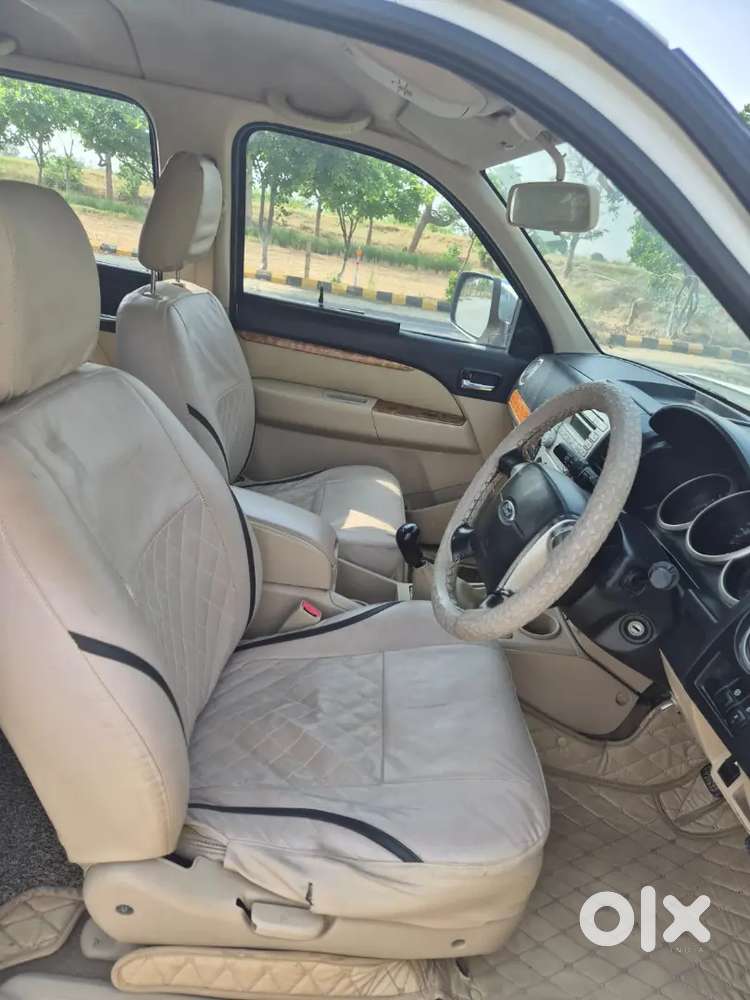Ford Endeavour 2013 Diesel 105000 Km Driven At Good Condition New Tyre