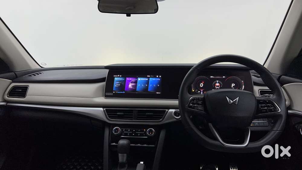 Mahindra Xuv700 2.0 Ax 7 Petrol At Str, 2024, Petrol