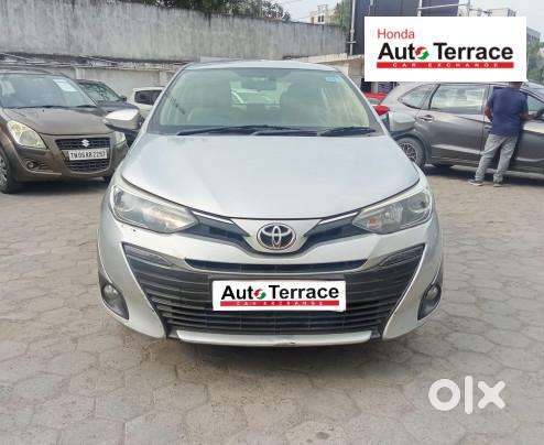 Toyota Yaris V Cvt, 2018, Petrol