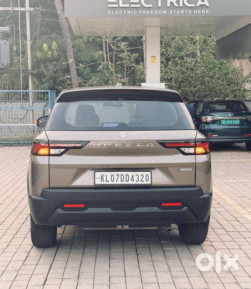 Maruti Suzuki Brezza 1.5 Vxi At Smart Hybrid, 2024, Petrol