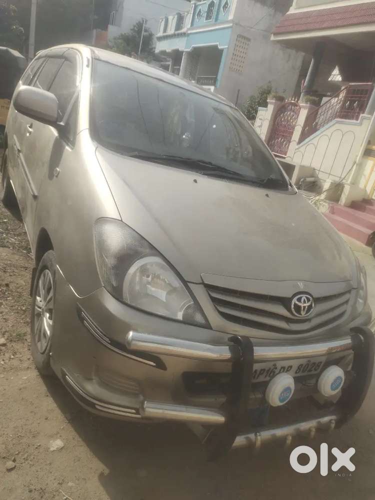 Toyota Innova 2.5 E 2010