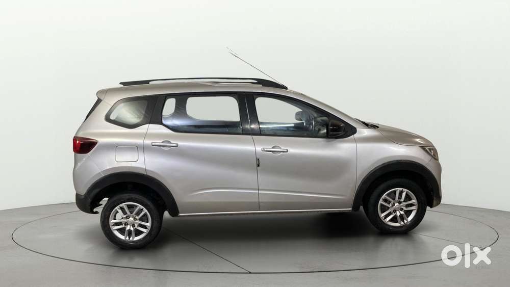 Renault Triber Rxt, 2022, Petrol