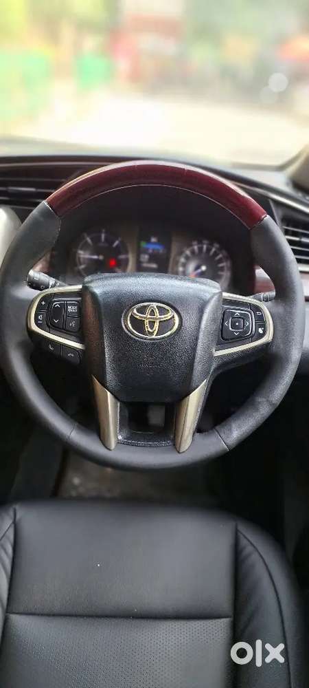 Toyota Innova Crysta 2.4v 2016