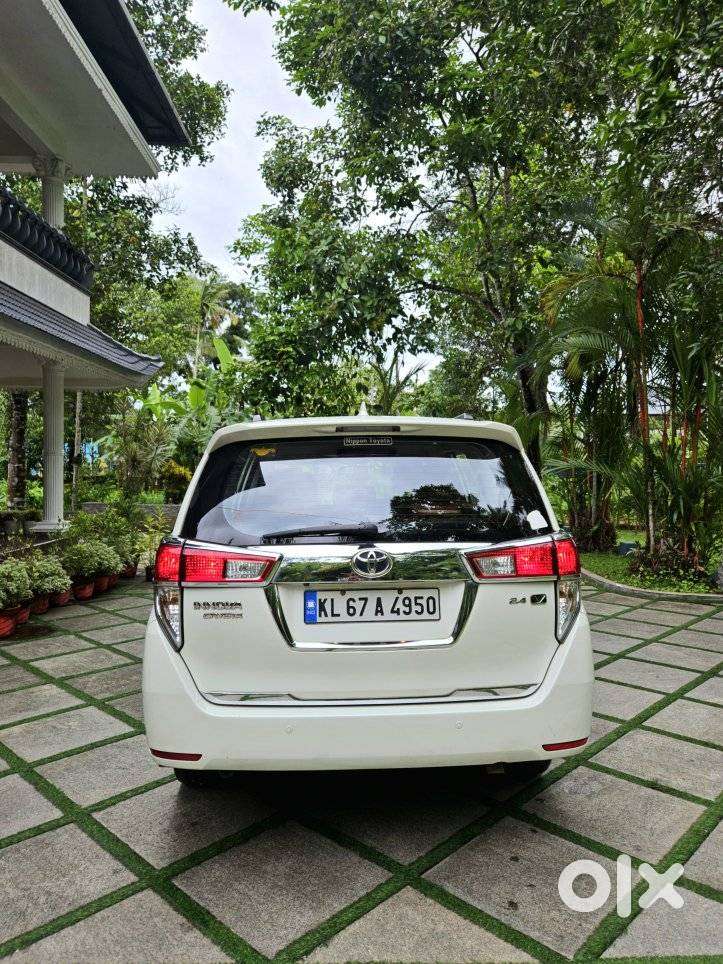 Toyota Innova Crysta 2.4 V, 2016, Diesel