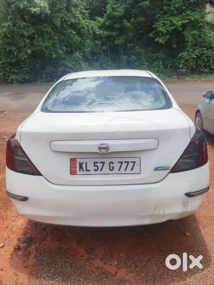Nissan Sunny 2015
