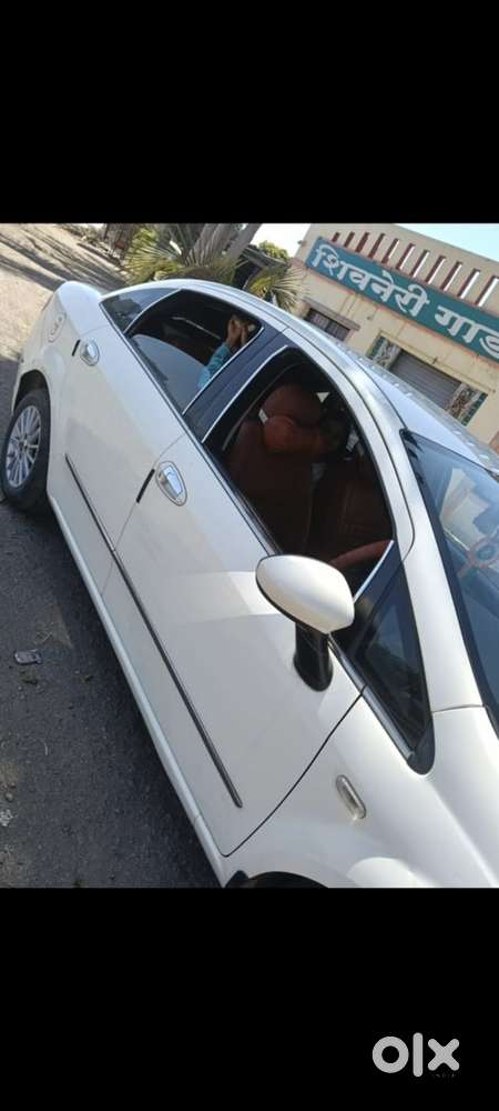 Fiat Linea Petrol Manual 2009