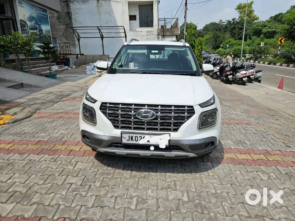 Hyundai Venue Showroom Condition Car Petrol 41000 Km Driven