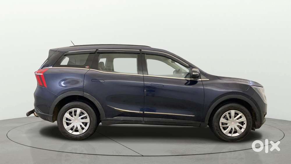 Mahindra Xuv700 2.0 Mx Petrol Mt 5 Str, 2023, Petrol